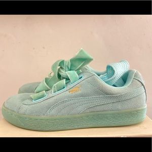 Mint green/aqua pumas size W9